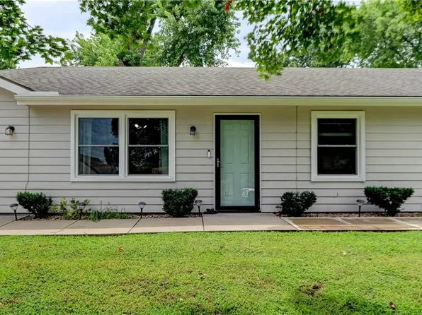 902 Birch St, Eudora, KS 66025