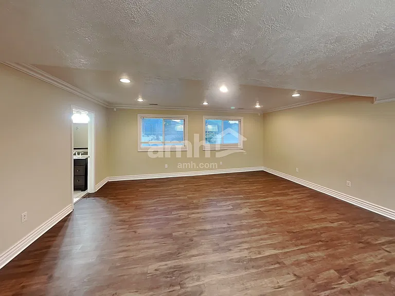 1015 W Westbury Ct — Photo 8