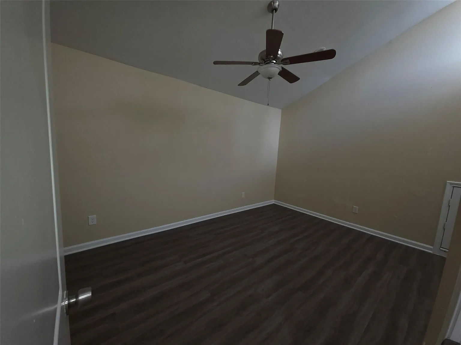 7 bed, 3.0 bath, 3015 sqft, $2,500 — Photo 4