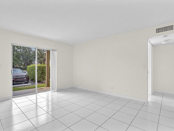 3rd image of 1854 Abbey Rd APT 101