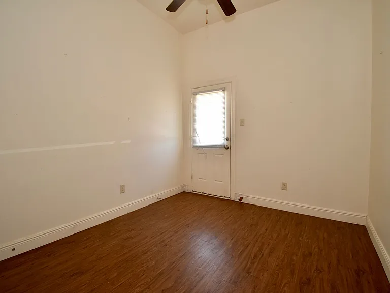 901-929 S Barnett Springs St — Photo 10