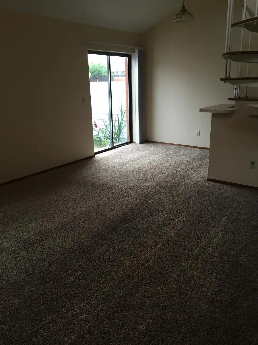 Living Room - 1932 E Lindsey St #128