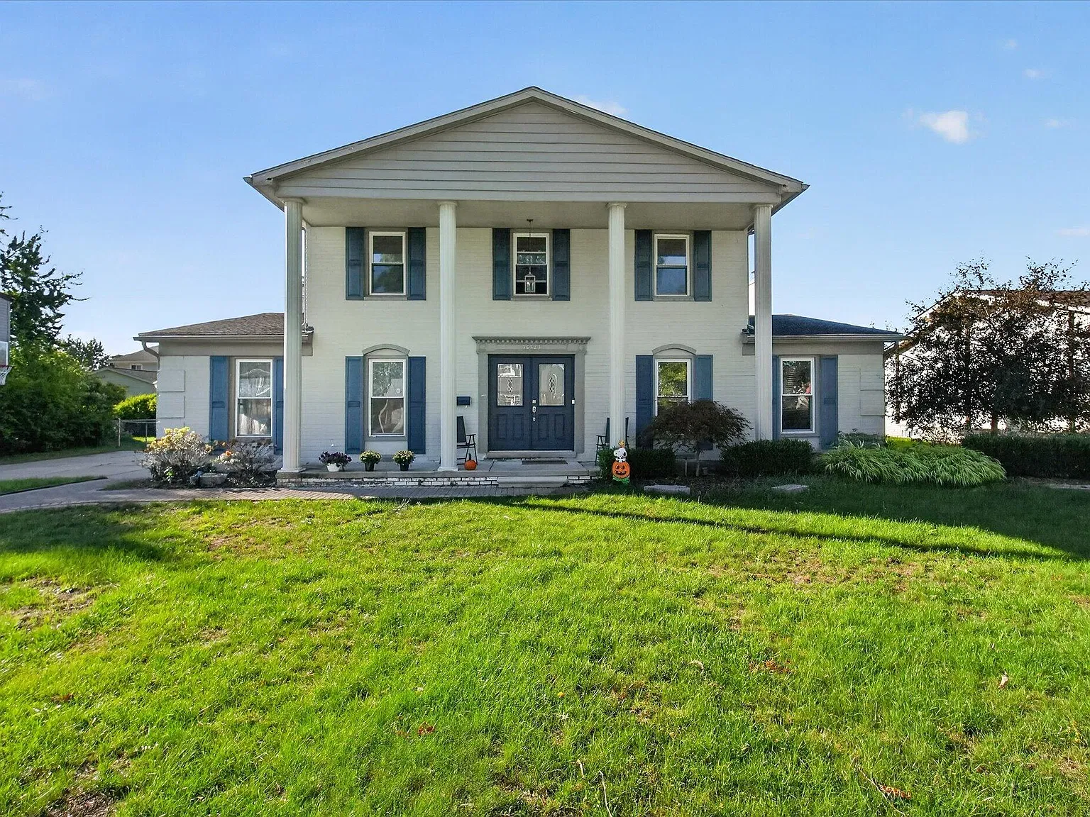 4 bed, 2.5 bath, 2144 sqft, $3,250 — Photo 3