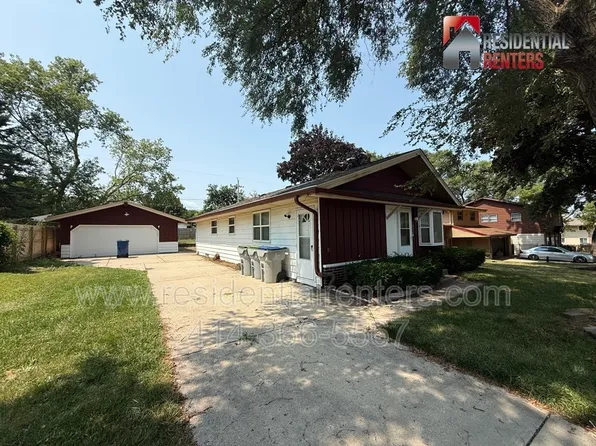 6323 N 104th St, Milwaukee, WI 53225