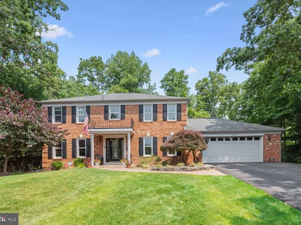 11930 Holly Branch Ct, Great Falls, VA 22066