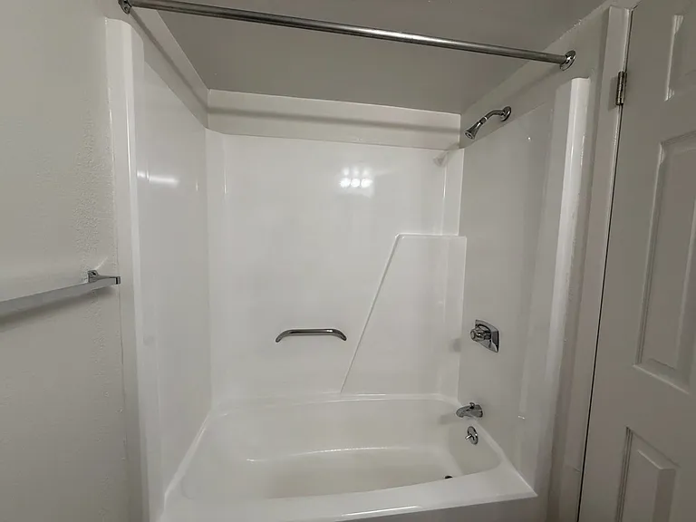 Charter Oaks Apartments — Photo 175