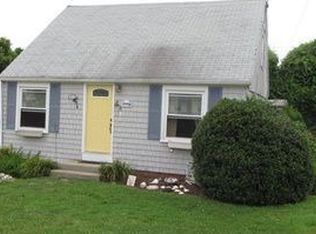 5 Robertson Rd, Narragansett, RI 02882