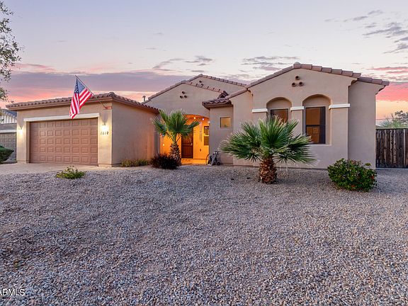 3rd image of 1212 E DESERT Drive