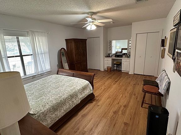 3rd image of 102 Carson St