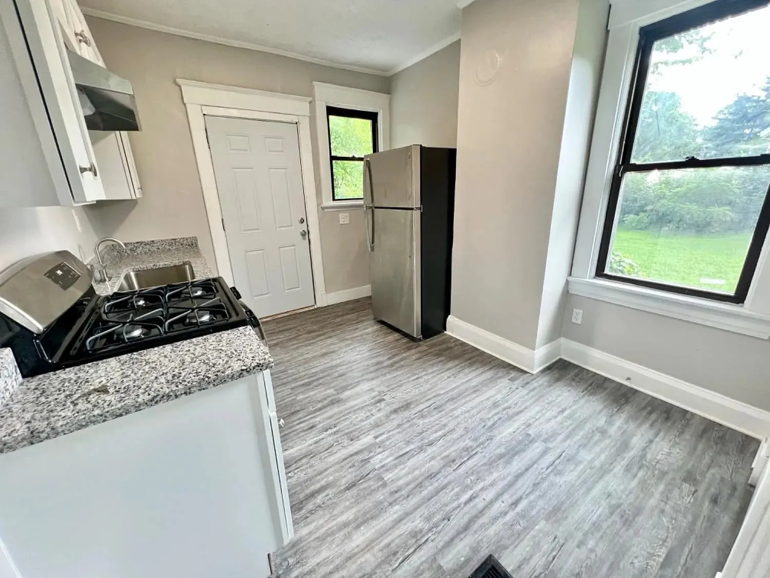 4 bed, 1.0 bath, 1678 sqft, $1,690 — Photo 4