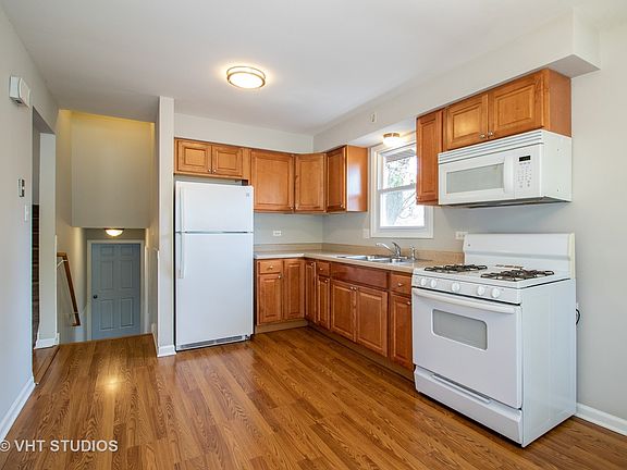 3rd image of 16143 Oak Ave