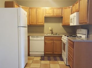 1570 Avati Ln APT C, Aurora, IL 60505