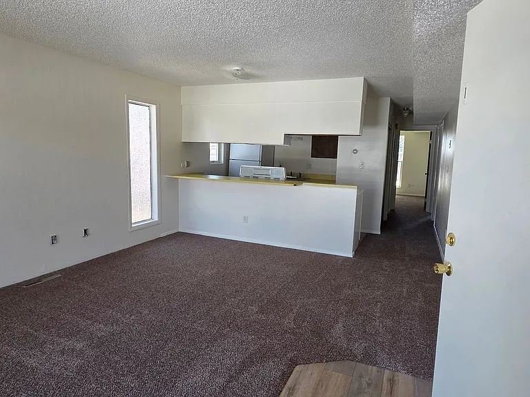 2525 Pattison Ave — Photo 2