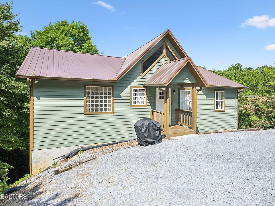 1st image of 916 Hideaway Hills Cir