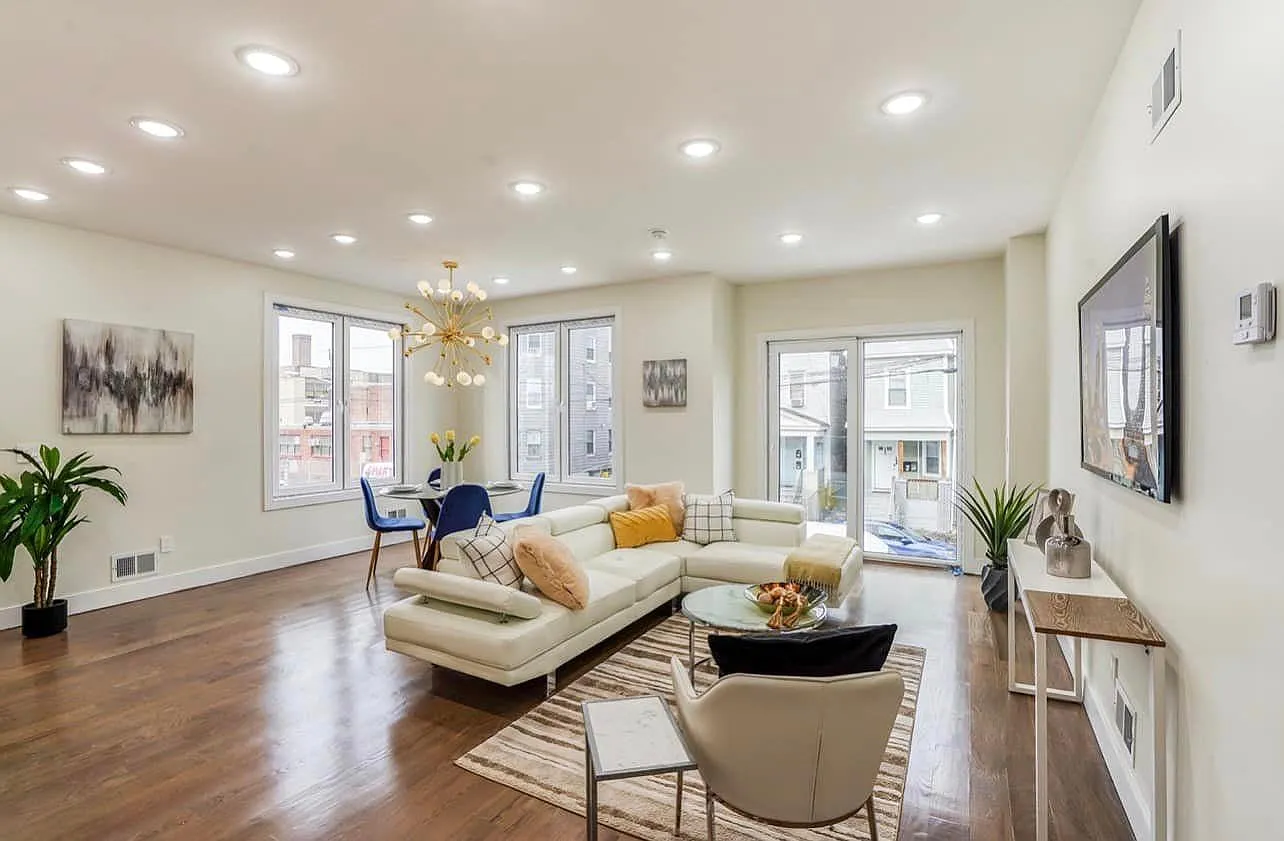 3 bed, 2000 sqft, $3,200 — Photo 2