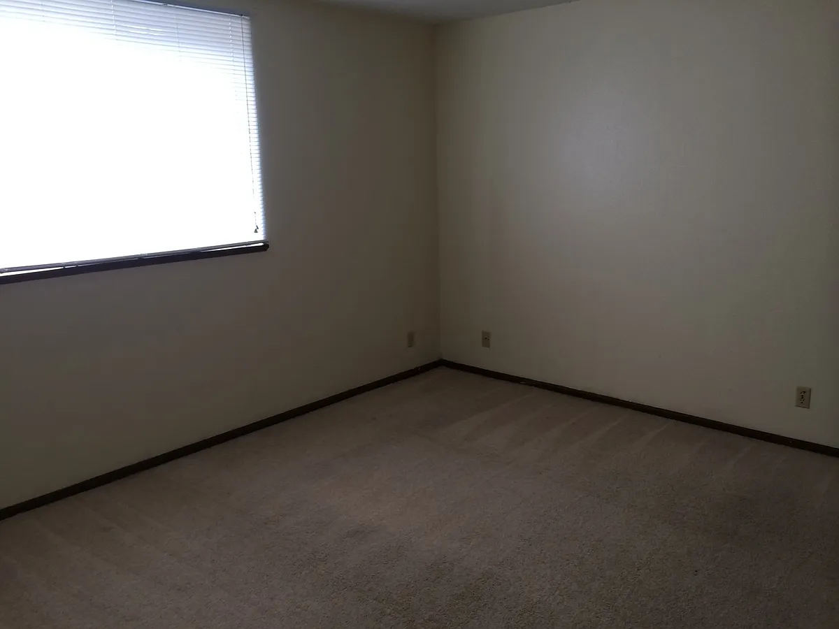 Building Photo - Ravenwood Rd Apartments