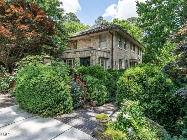 2501 Kenmore Dr, Raleigh, NC 27608