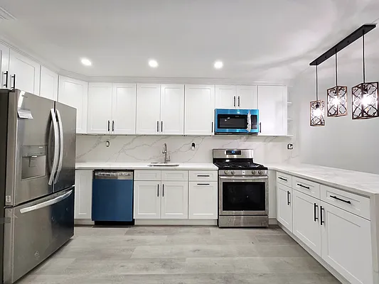 Rented by Voro Purple LLC | media 6