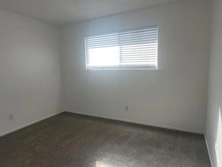 1682 Griffith Ave — Photo 17