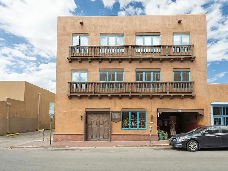 207 & 211 W Water St — Photo 14