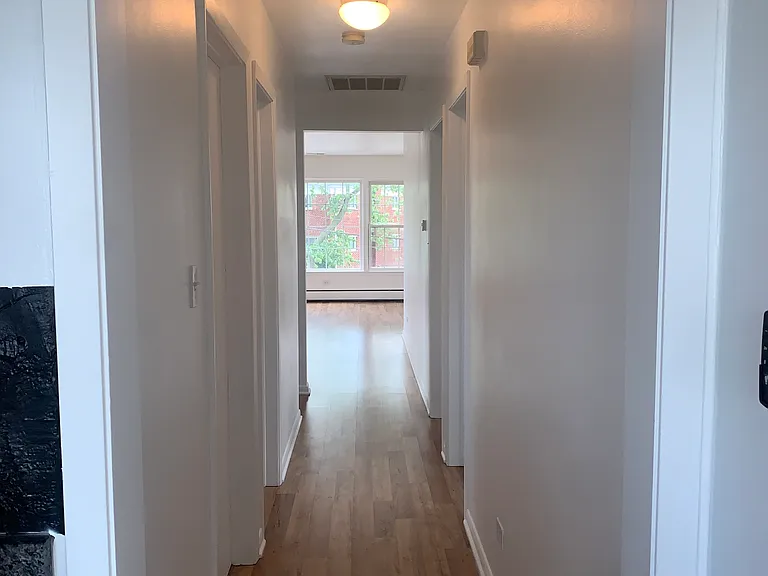 5120 Greenwood St #2 — Photo 4