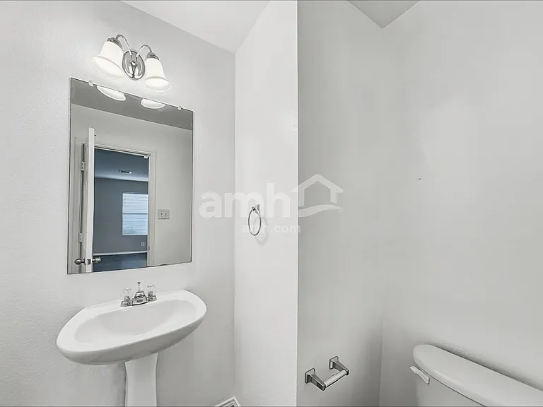 723 Rodeo Rnch — Photo 8