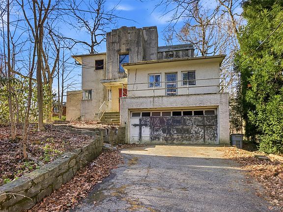 3rd image of 150 Burkewood Road