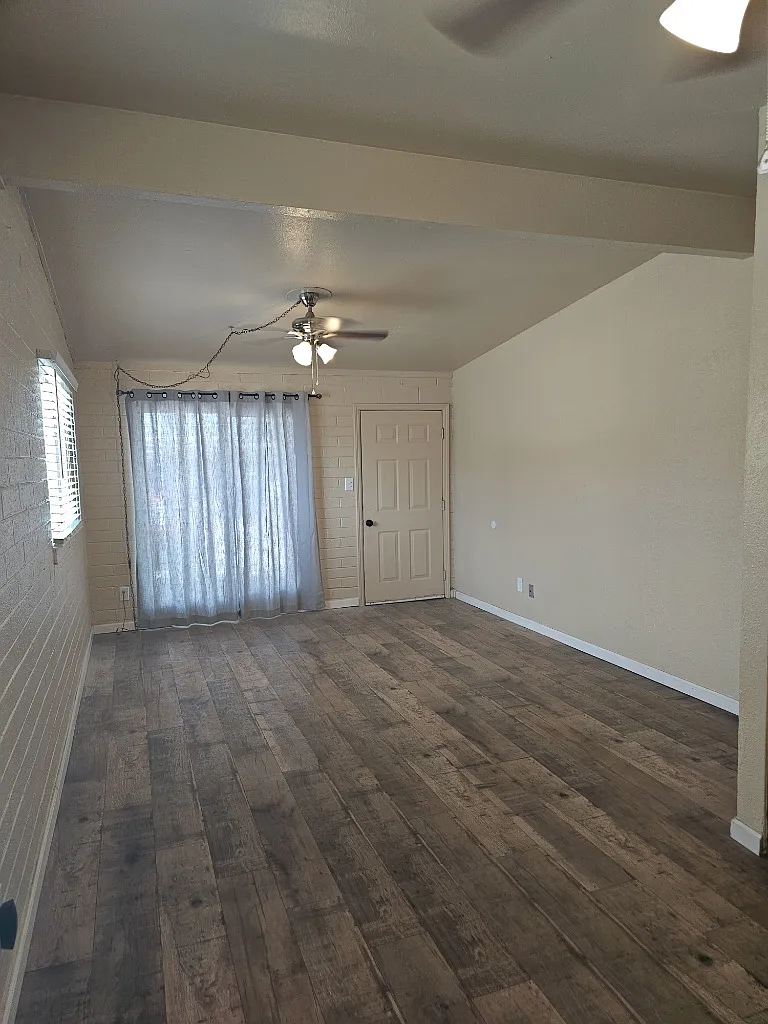 3 bed, 912 sqft, $1,300 — Photo 3