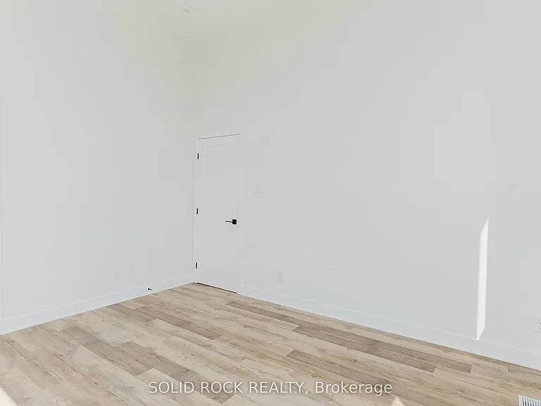 845 Champlain St #9 — Photo 10