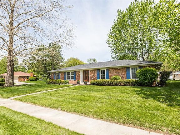 3rd image of 1120 Woodmere Dr