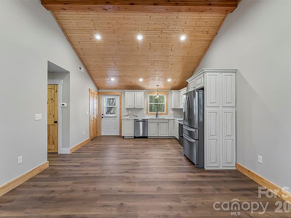 4th image of 522 Brandon Rd