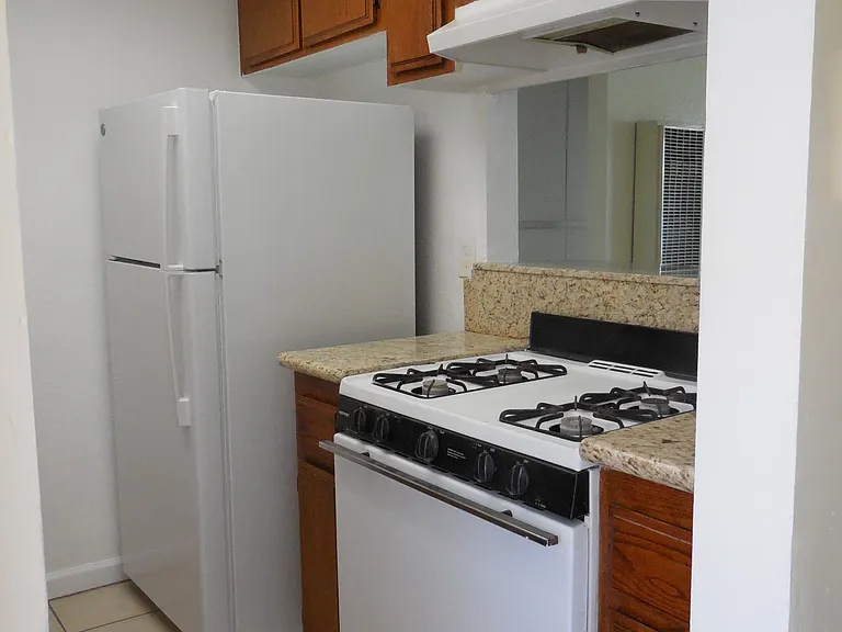 833 Gaviota Ave #H — Photo 13