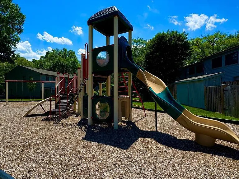 1052 Cedar Ridge Ct — Photo 40