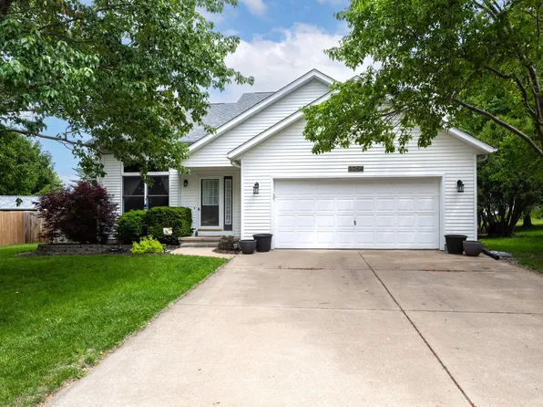 3254 W 64th Street Ct, Davenport, IA 52806