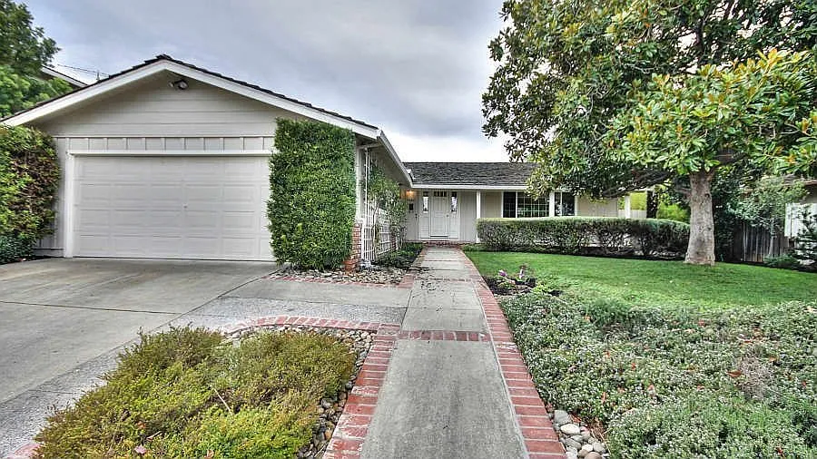 10461 Baywood Dr photo 1