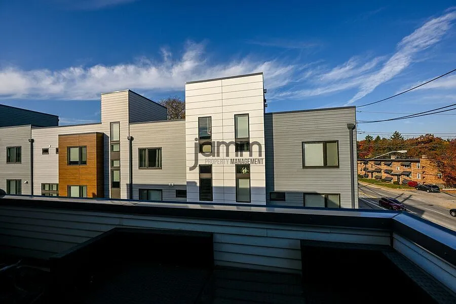 Beautiful Fully Furnished 1 bedroom, 1.5 Bath Townhouse in Fairview Park! — Photo 4