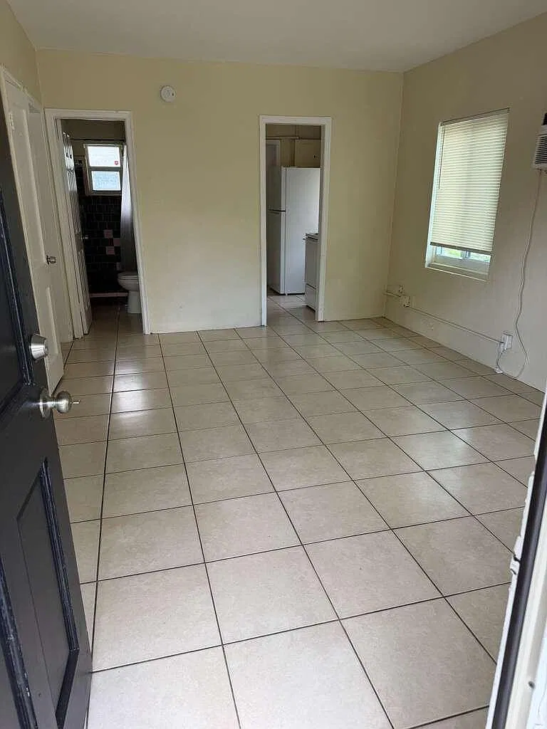 2 bed, 1.0 bath, 625 sqft, $1,815 — Photo 2