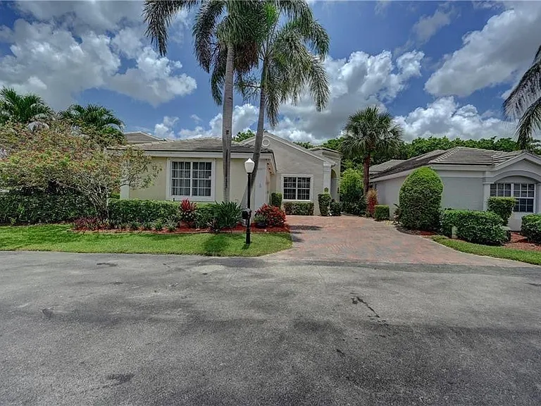 8171 Hampton Wood Dr — Photo 44