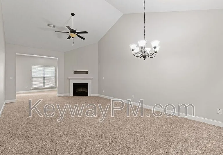 366 Bowen Fls — Photo 4