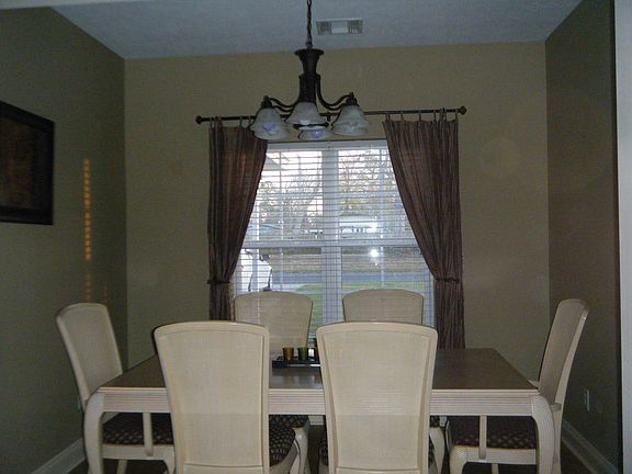 4th image of 934 Live Oak St