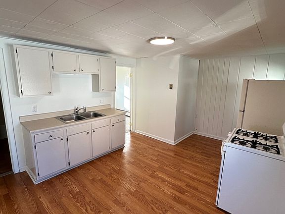 2nd image of 332-330 North St #332