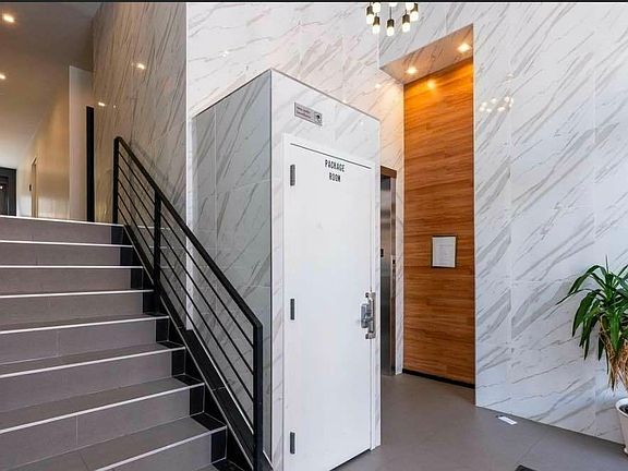 5th image of 810 Lexington Ave #2