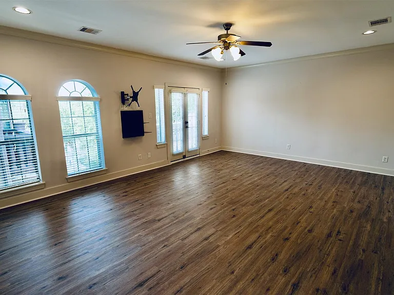 4020 Childress St #C — Photo 9
