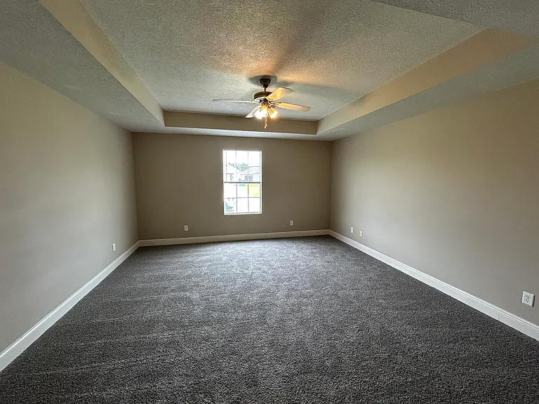 5053 Hawthorn Dr — Photo 8