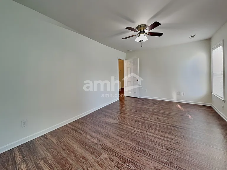 1867 Longmont Dr — Photo 11