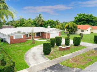 40 NE 163rd St, Miami, FL 33162