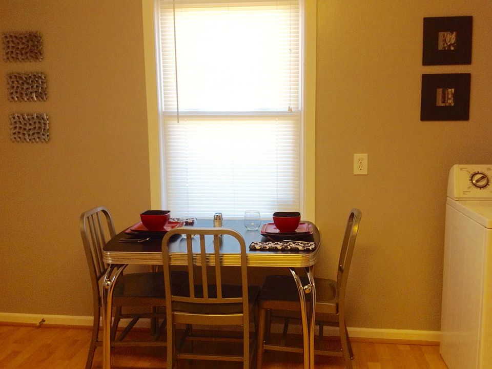 Eat-in kitchen