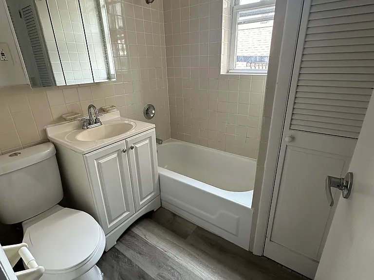 35-37 W 29th St #12 — Photo 4