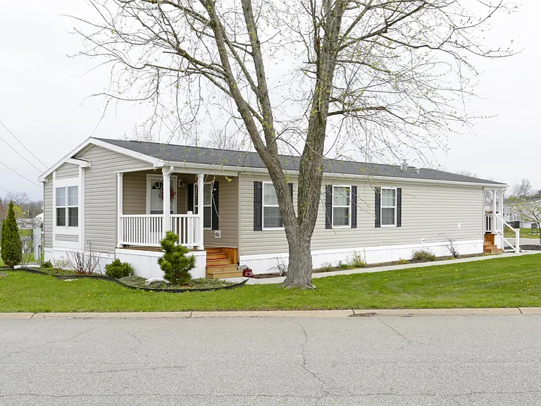 Colonial Heights — Photo 4