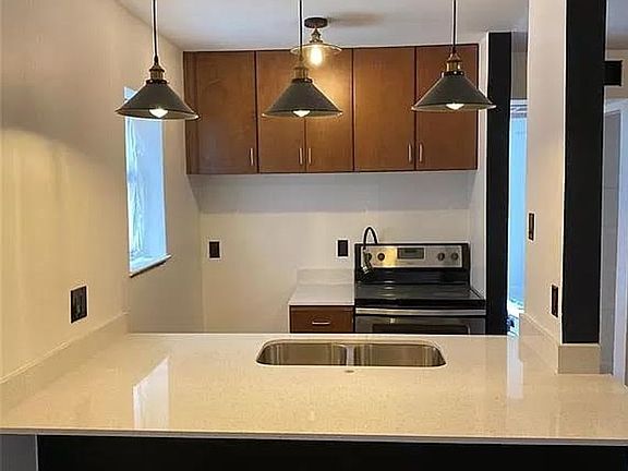 5th image of 9520 Royal Ln APT 109